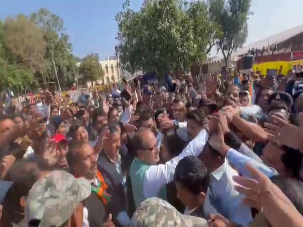 Former MP CM Shivraj Singh Chouhan engage with supporters. (Photo/ANI)