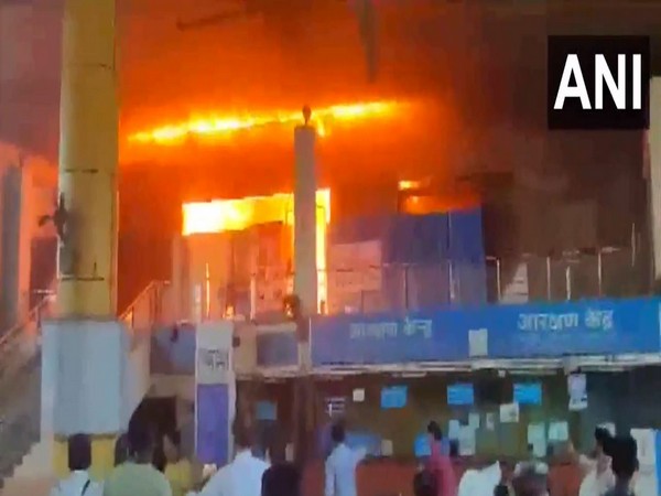 Fire breaks out in canteen at Lokmanya Tilak Terminus station in Kurla, Mumbai (Image/ANI)