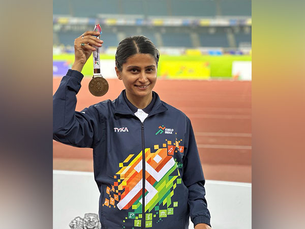 Devika Malik posing with her medal. (Photo- SAI/MYAS)