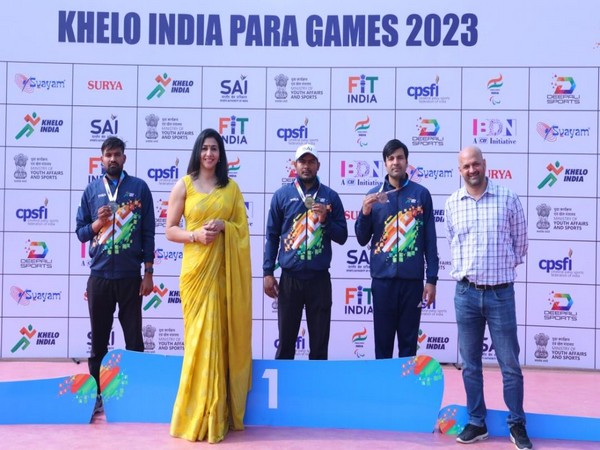 Anju Bobby George posing with medal winners at Khelo India Para Games. (Photo- SAI/MYAS)