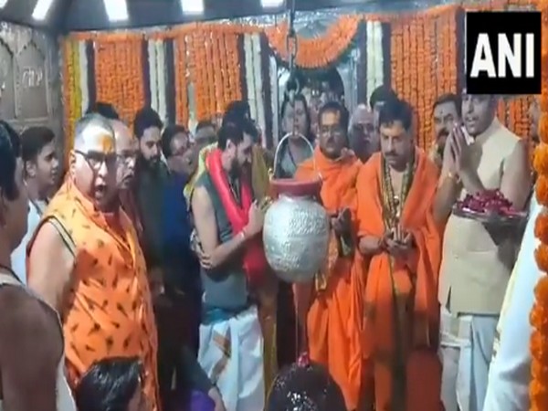 MP CM Mohan Yadav offering prayers inside sanctum sanctorum of temple (Photo/ANI) 