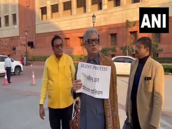TMC MP Derek O'Brien observes silent protest (Photo/ANI)