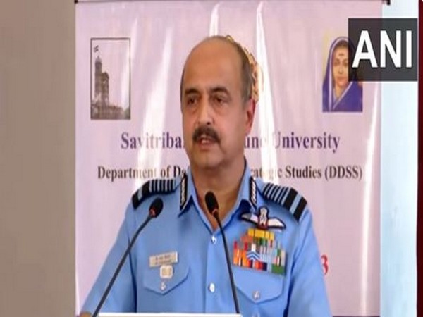Air Chief Marshal, VR Chaudhari at Savitribai Phule Pune University (Photo/ANI)