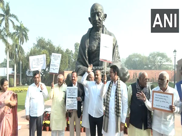 Karnataka BJP MPs hold a protest in front of Gandhi Statue on Belagavi issue (Photo/ANI)