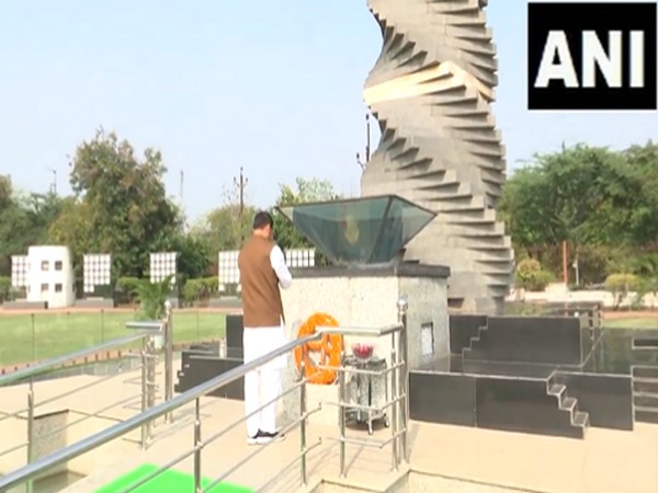 MP CM Mohan Yadav paying tribute to fallen heroes of 1971 war in Bhopal (Photo/ANI)