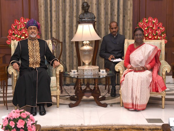 Oman Sultan Haitham bin Tarik, President Droupadi Murmu (Image Credit: X/@rashtrapatibhvn)