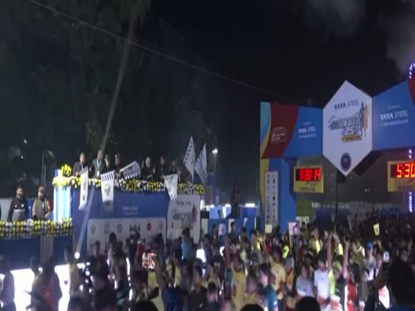 25K Marathon flagged off in Kolkata. (Picture: ANI)