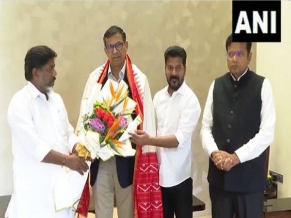 Telangana CM Revanth Reddy meets former RBI Governor Raghuram Rajan (Photo/ANI)