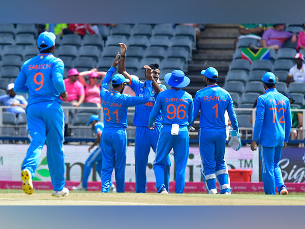 Arshdeep celebrating wicket with teammates (Photo: BCCI/X)