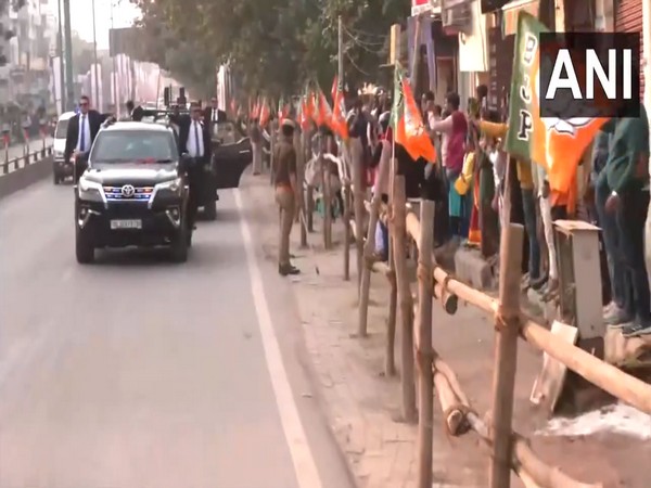 PM Modi holds roadshow in Varanasi. (Photo/DD News)