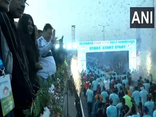 Rajasthan CM flags off Vedanta Pink City half marathon (Photo/ANI)