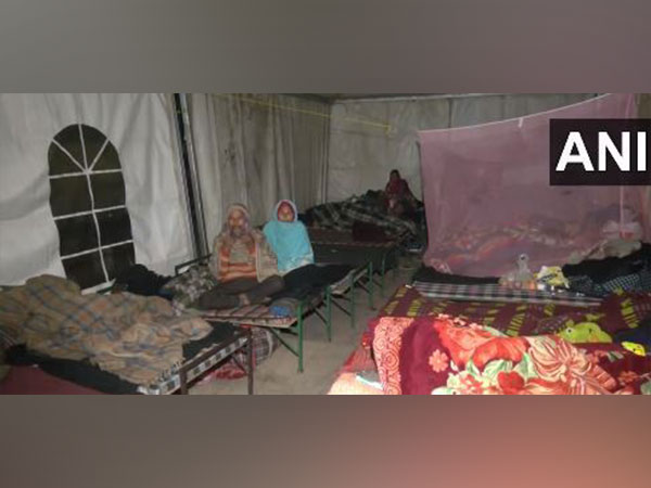 As temperature dips in Delhi, people take refuge at night shelter. (Photo/ANI)