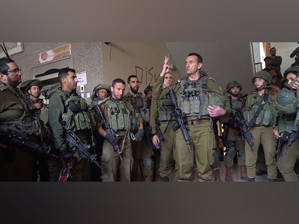 IDF Chief of General Staff Herzi Halevi with Israeli troops (Photo: X@IDF)