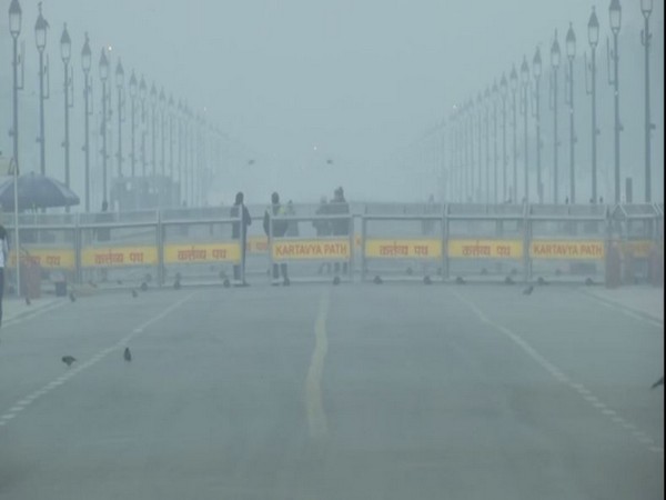 A cold wave continues to grip National Capital on Tuesday. (Photo/ANI)
