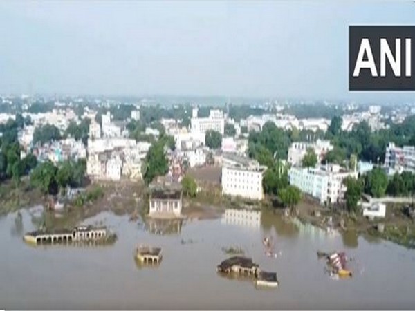 Heavy rains in Tirunelveli have created a flood-like situation. (Photo/ANI)