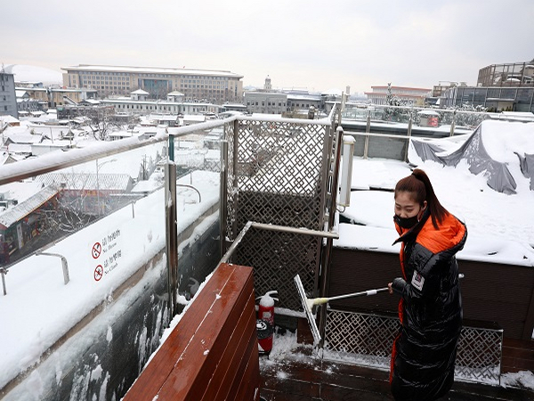 Snowfall shrouds north China in prelude to even colder weather (Photo Credits: Reuters)