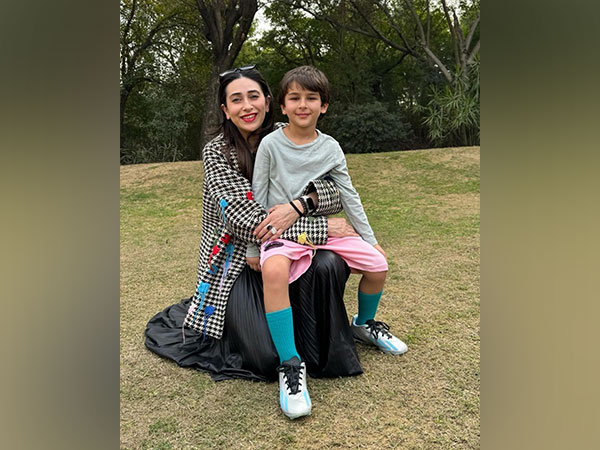 Karisma Kapoor with Taimur (Image source: Instagram)