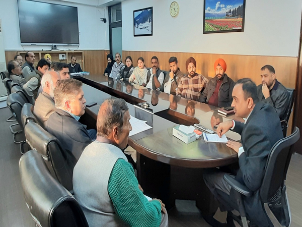 Jammu Divisional Commissioner meets with representatives of West Pakistani Refugees, displaced persons (Photo/ANI)