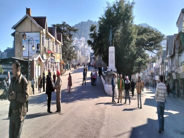 Police gearing up as tourists flock to Shimla to celebrate Christmas and New Year (Photo/ANI)