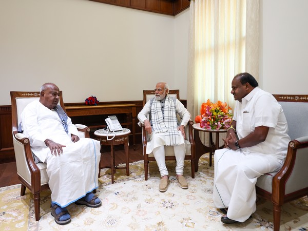 PM Narendra Modi with former PM, HD Deve Gowda and JD(S) Karnataka chief, HD Kumaraswamy (Photo/ANI)