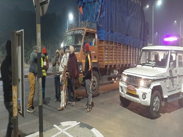 Free tea being distributed to drivers on Friday. (Photo/ANI)
