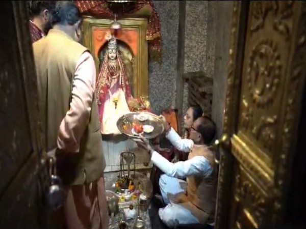 Former Madhya Pradesh CM Shivraj Singh Chouhan offers prayers at Narmada Udgam Temple. (Photo/ANI)