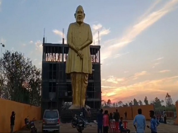 Statue of former PM Chaudhary Charan Singh (Photo/ANI)