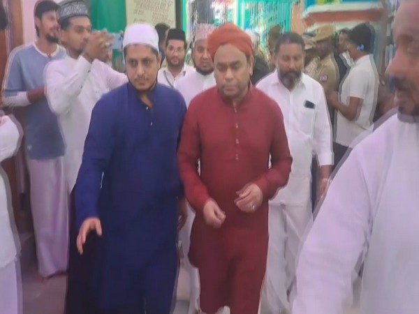 AR Rahman visits Nagore Dargah (Image source: ANI) 