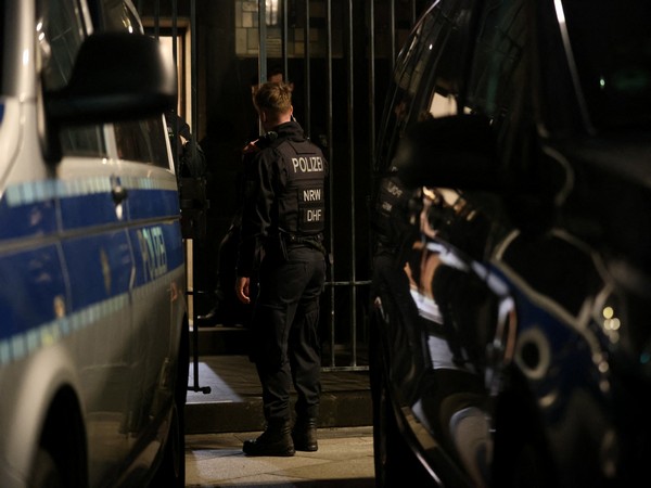 Security beefed up at Cologne Cathedral amid threat of attacks ahead of Christmas. (Photo credits: Reuters) 