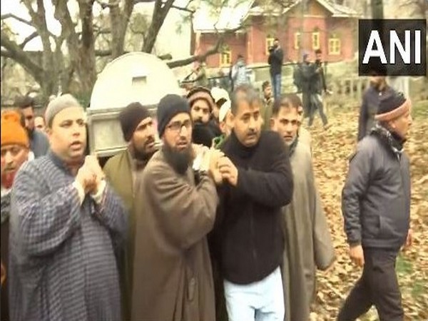 Last rites of former J-K cop shot dead by terrorists performed in Baramulla (Photo/ANI)