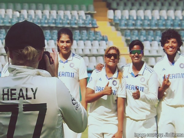 Alyssa Healy clicking the photograph of victorious Indian players. (Photo- Delhi Capitals Twitter)