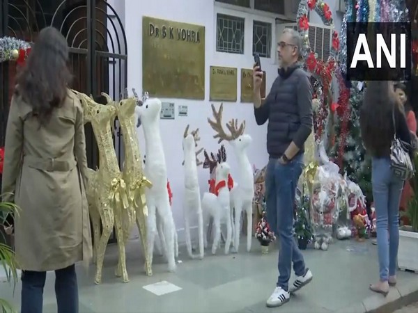 Revellers gear up to celebrate Christmas in Delhi's Khan market (Image/ANI)