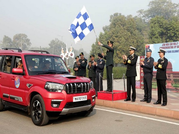 Lt Gen JP Mathew flags off JSW-NDA car rally (Photo/Defence Ministry)