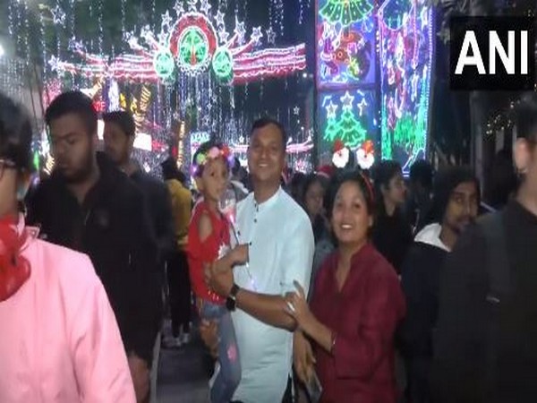 Park Street bustles with Christmas Eve merriment. (Photo/ANI)