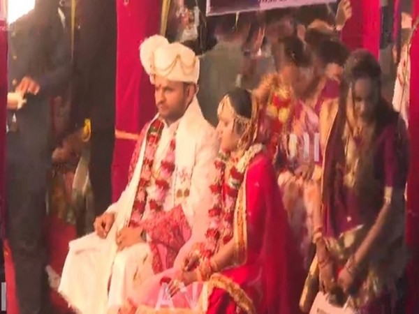 Savani Group performed Kanyadaan by marrying 75 daughters at Surat (Photo/ANI)