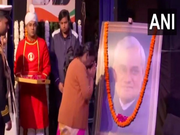 President Droupadi Murmu pays tribute to Atal Bihari Vajpayee  (Photo/ANI)