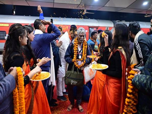 Fifth group of Tamil delegates reaches Kashi to attend Kashi Tamil Sangamam II (Photo/  PIB)