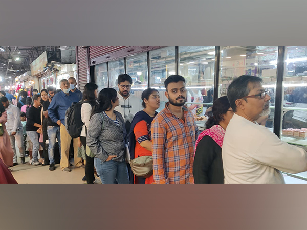 Thousands queue up at 121-year-old iconic Jewish bakery shop in Kolkata on Christmas. (Photo/ANI)