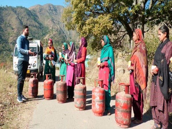 Women thank PM Modi for free LPG connections in Udhmapur. (Photo/ANI)