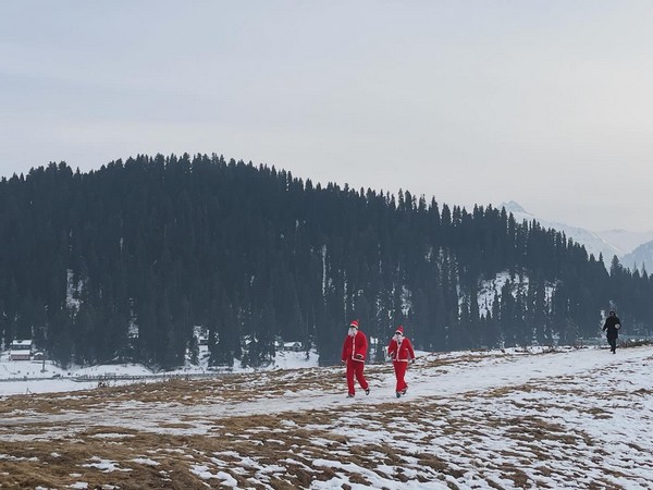 Tourist dressed as Santa Claus in Gulmarg on Christmas (Photo/ANI)