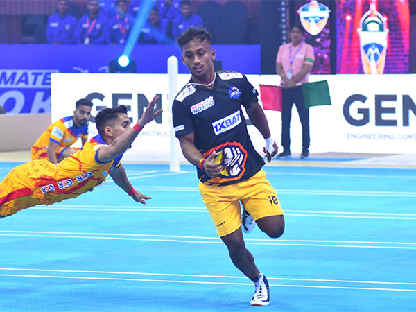 Mumbai Khiladis in action against Ultimate Kho Kho season 2 (Image: UKK)