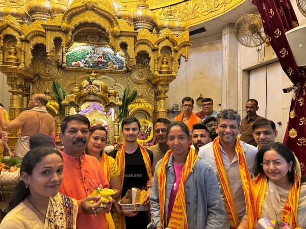 Harmanpreet Kaur at Siddhivinayak Ganapati temple (Photo: ANI)