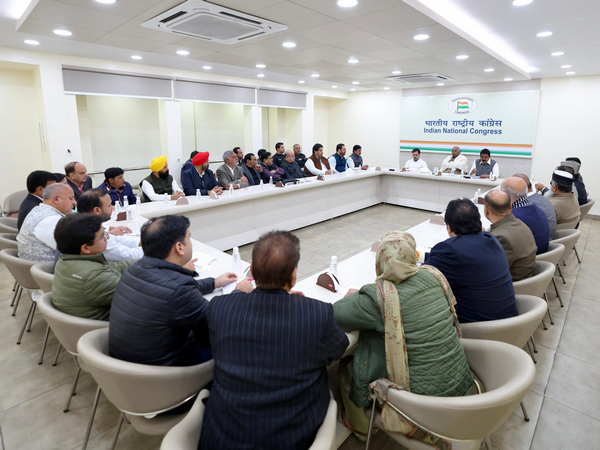 Congress President with party leaders in the meeting (Photo:X/@kharge)