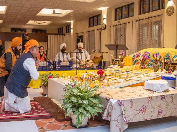 Manipur CM offers prayers at gurudwara in Imphal West  (Photo:X/@NBirenSingh)