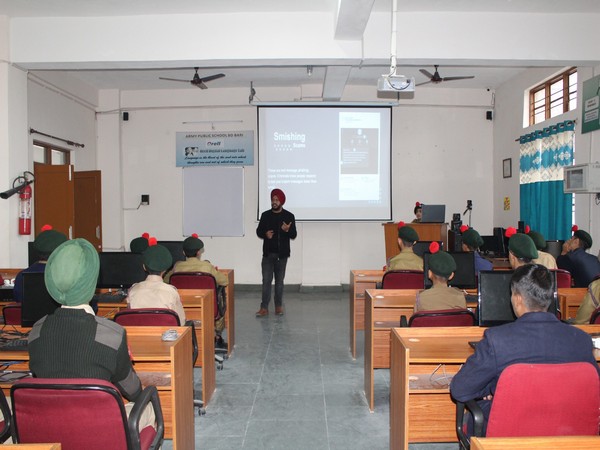 Cadets receiving training on AI, Cybersecurity (Photo/NCC J-K Ladakh)