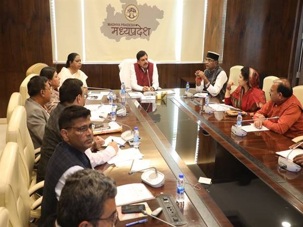 CM Mohan Yadav chairing meeting at Mantralaya (Photo/DPR)