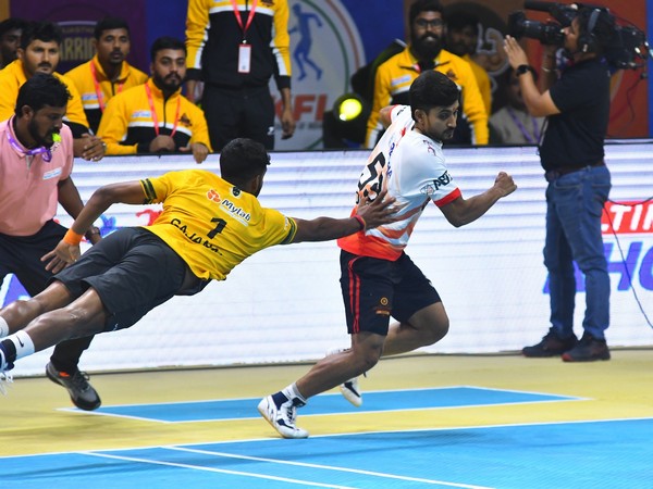 Players in action. (Picture: UKK)