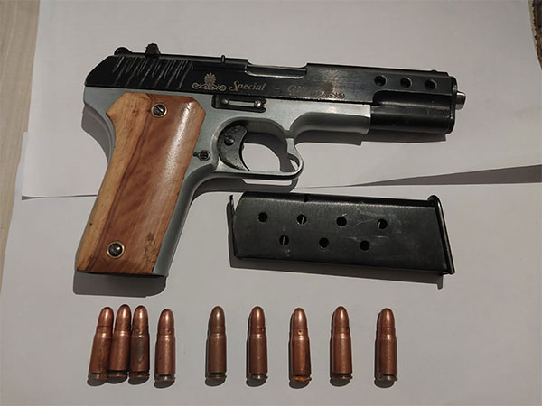 Weapon recovered from suspected individual held (Photo credit/ Chinar Corps 'X' handle)