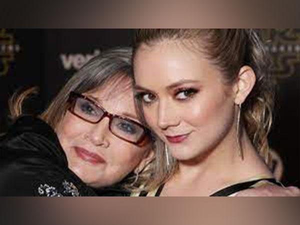 Billie Lourd with mother Carrie Fisher (Image source: X)