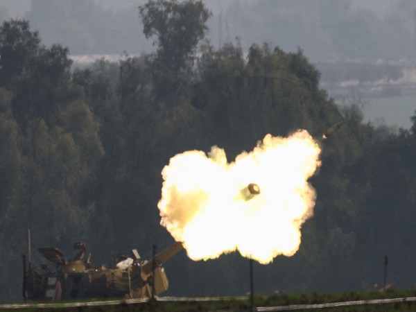 An Israeli artillery unit fires, near the Israel-Gaza border (Photo/Reuters)